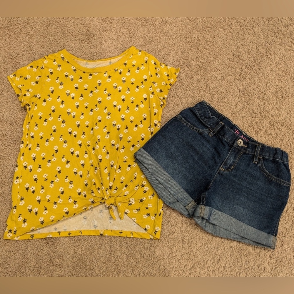 Little Girl’s Carter's Flower T-shirt & Children's Place Jean Shorts Set Size 8